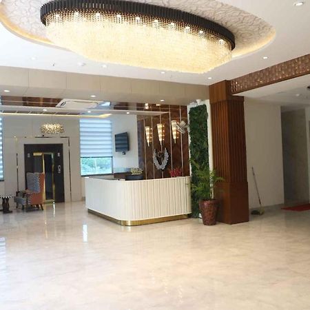 Alīgarh Golden Stone Resorts מראה חיצוני תמונה